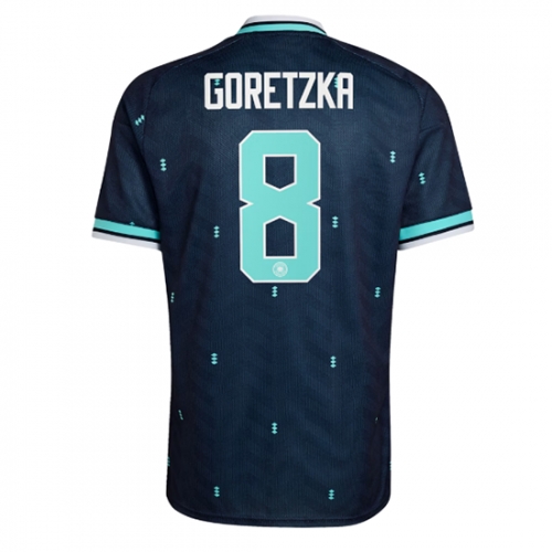 Billige Fotballdrakt Tyskland Leon Goretzka #8 Replika Bortedrakt VM 2026 Kortermet Billige Fotballdrakt Tyskland Leon Goretzka #8 Replika Bortedrakt VM 2026 Kortermet